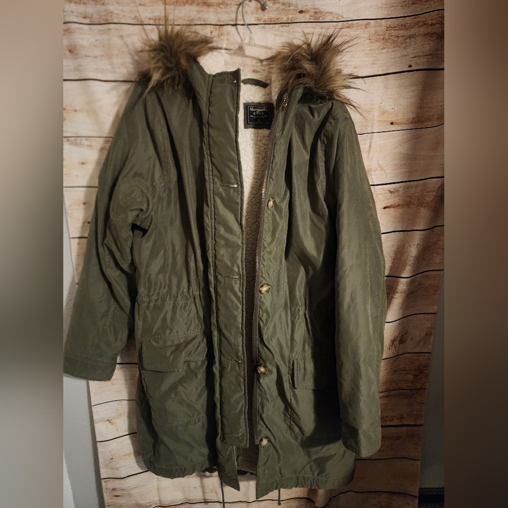 Abercrombie & Fitch Khaki Utility Jacket with Faux Fur Hood - Picture 3 of 13
